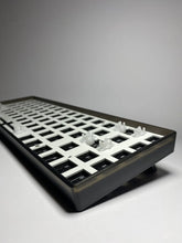 Cargar imagen en el visor de la galería, Limited Edition : Keycaps.gg KC65 -  65% Keyboard Base